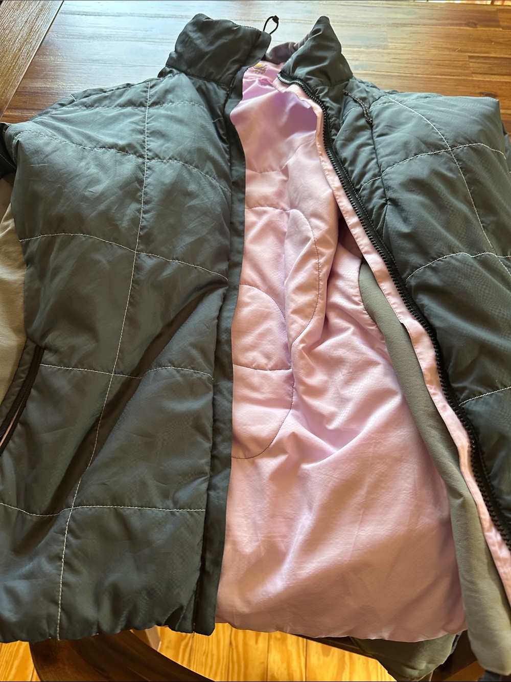 Mountain Hardwear Women's Gray Puffer Jacket with Pink Lining